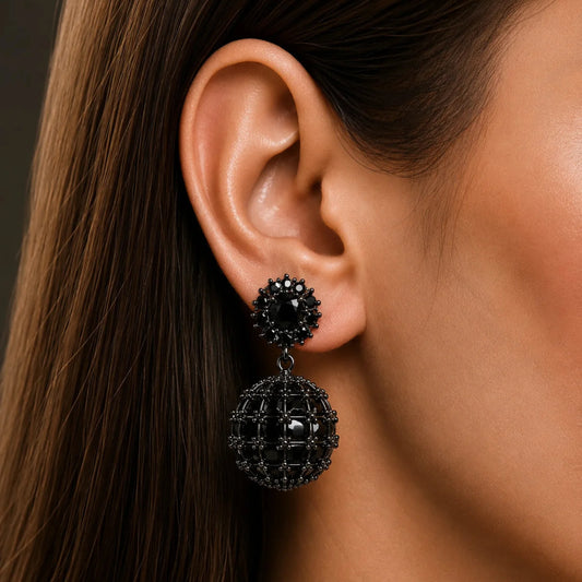 Black Éclat Royale Drop Earrings