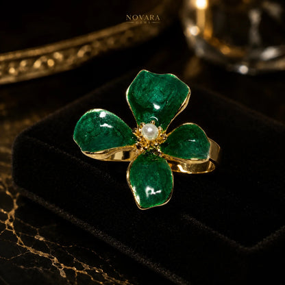 Émeraude Royale Flower Ring
