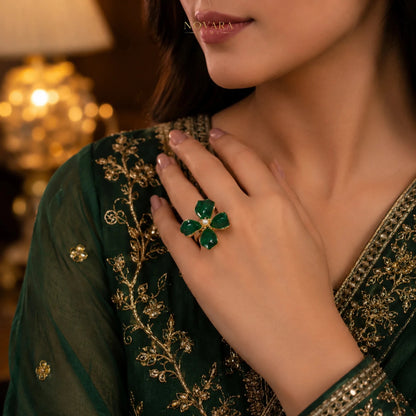 Émeraude Royale Flower Ring