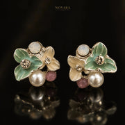 Fleur Émeraude Pearl Studs