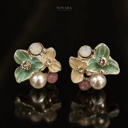 Fleur Émeraude Pearl Studs