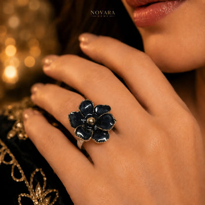 Noir Fleur Royale Ring