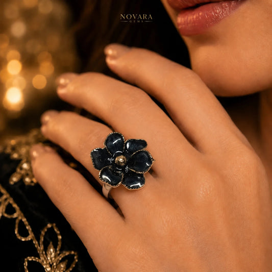 Noir Fleur Royale Ring